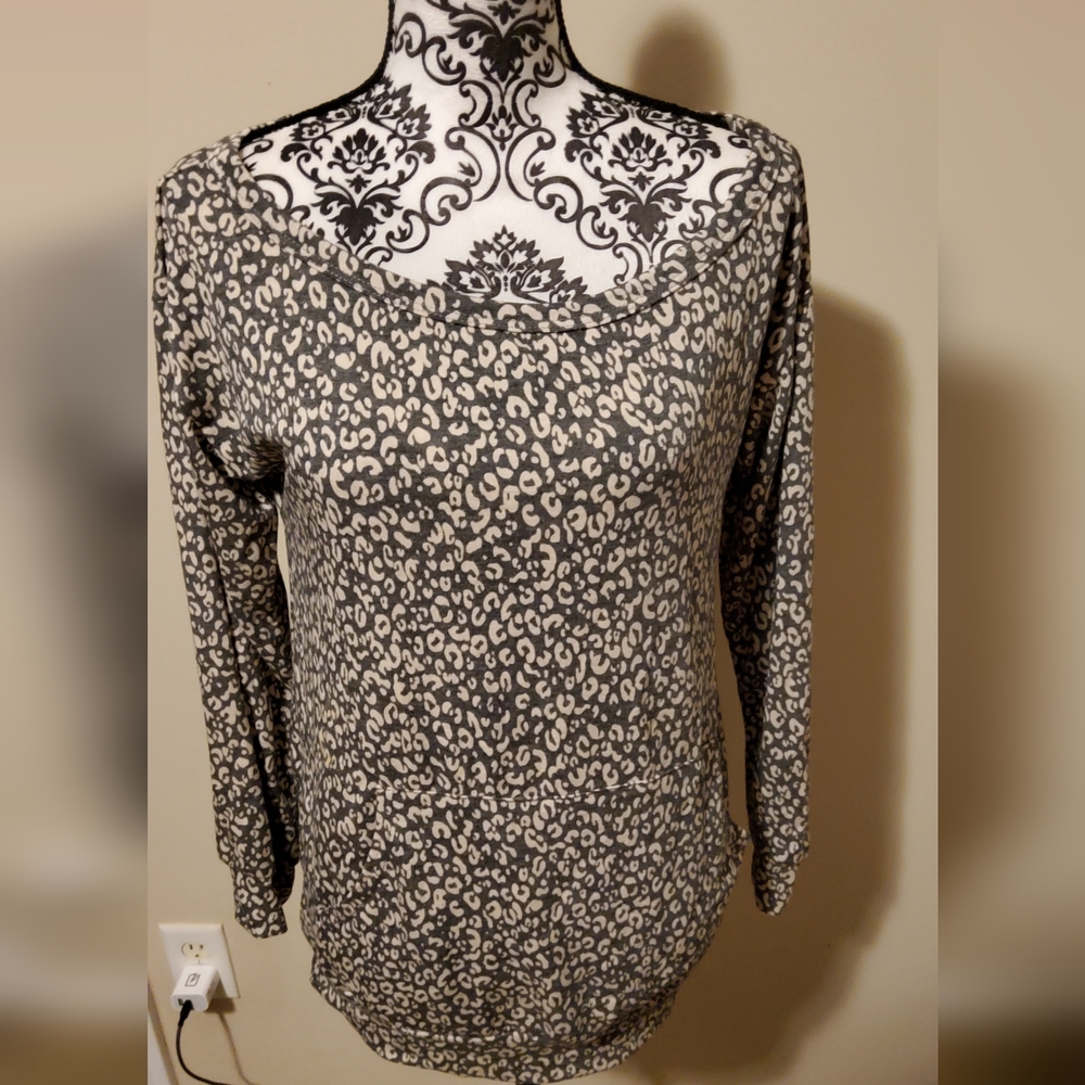 Perfectly Priscilla Weekend Comfort Leopard Print Top Size Small